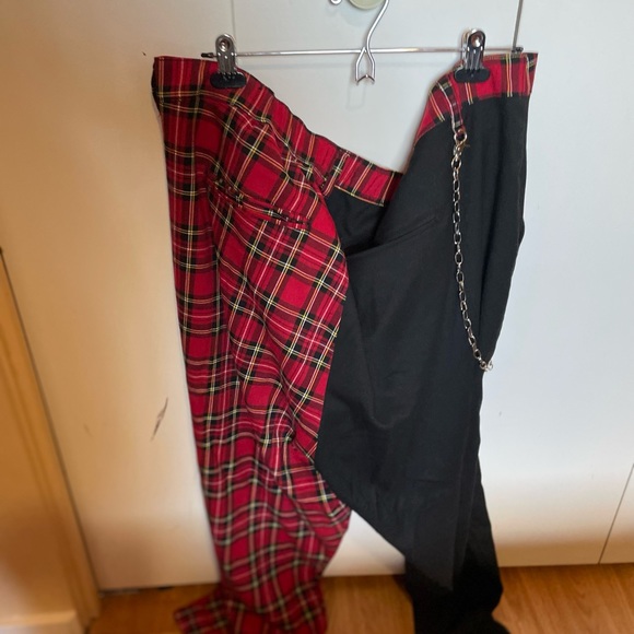 Hot topic size 4X pants with chain - Picture 3 of 5